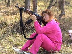 枪支与爱情,生死边缘的浪漫传奇